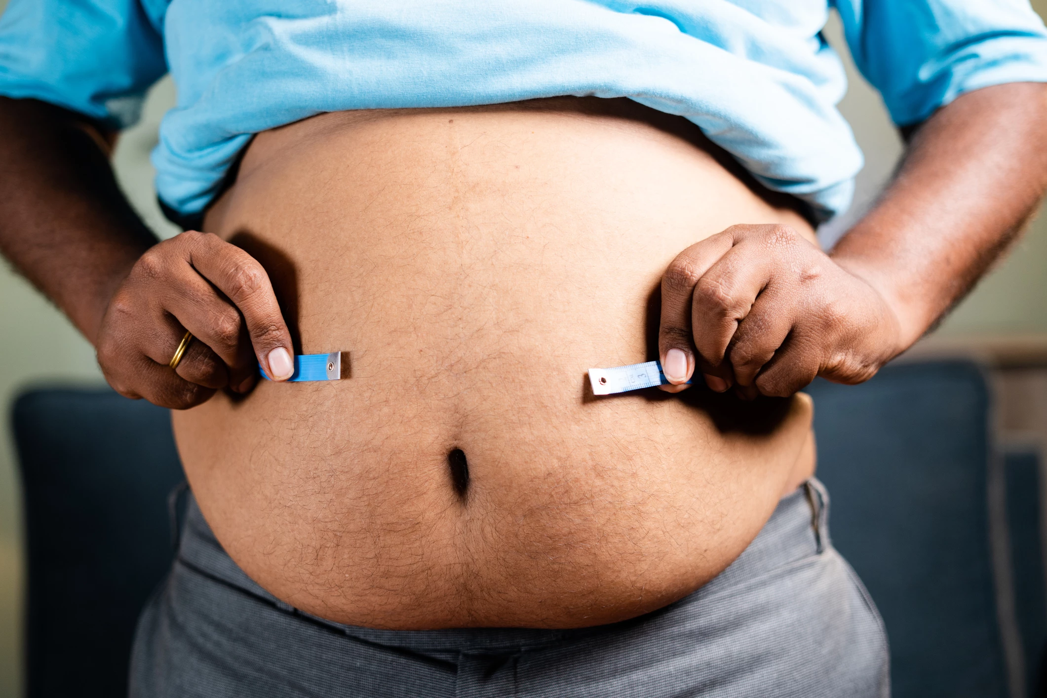 Risque cardiovasculaire : le tour de taille affine l’évaluation au-delà de l’IMC