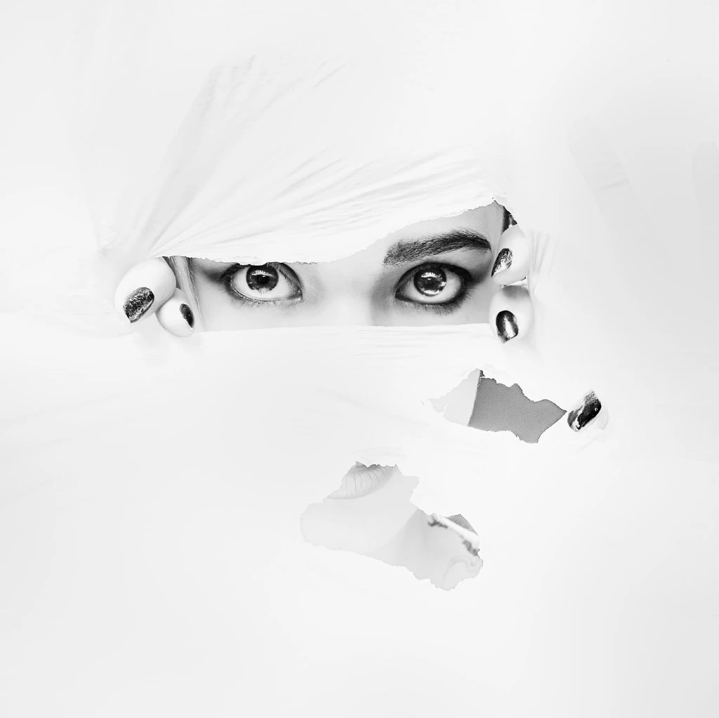 Cédric Brion - Studio Clavicule pics   - <p class="p1">Un grain, une ambiance sombre et parfois mystique, un univers.</p>